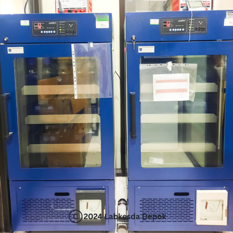 Kulkas Penyimpanan Reagen